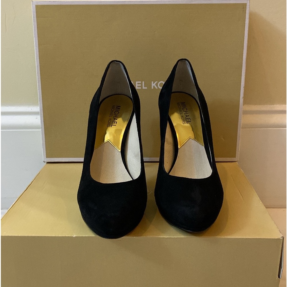New Michael Kors Yasmine suede pumps Black gold cap logo on heels US 8 inbox⭐️⭐️ - Picture 9 of 17